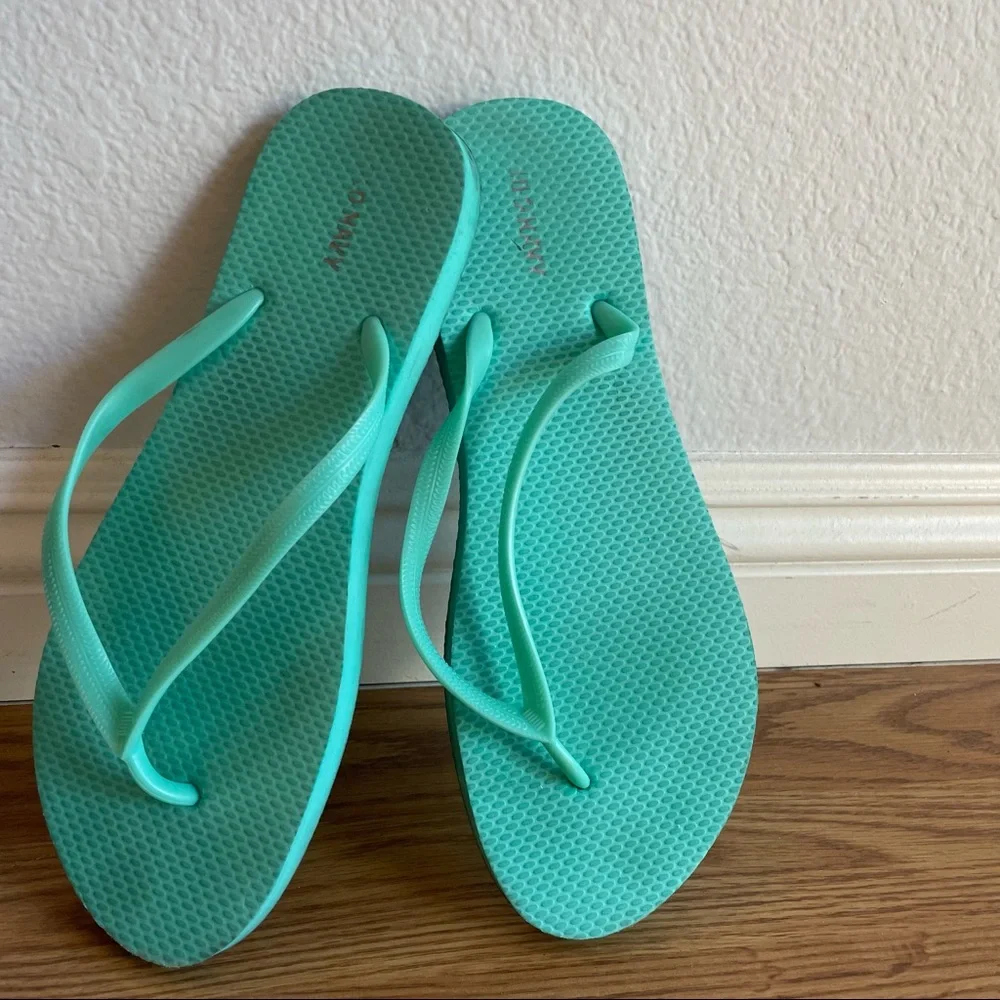 🟢3/$15 OLD NAVY Mint green flip-flops - Picture 2 of 9